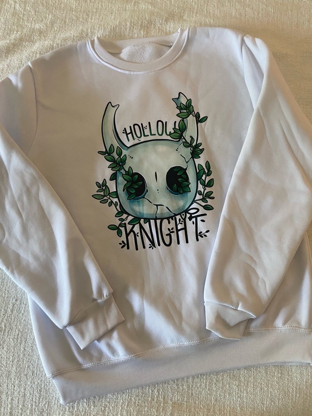 Men’s Medium White Sweatshirt with Hollow Knight Graphic